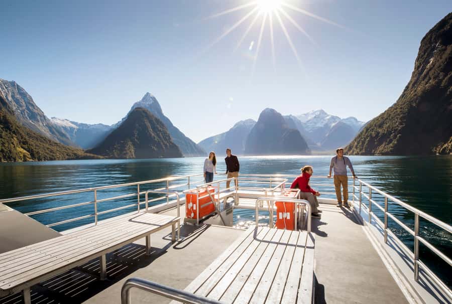 Milford Sound: Nature Cruise - Grand Views & Optional Lunch - Lunch options, picnic packs and the To Kai buffet on selected departures