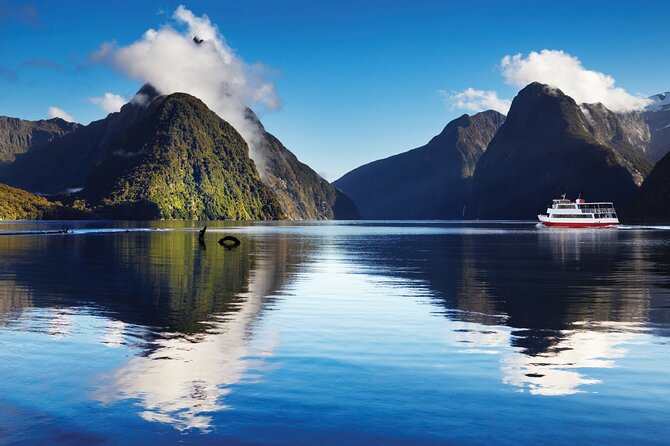 Milford Sound Small Group Tour, Cruise & Picnic Lunch - Milford Sound cruise: 1 hour 45 minutes with Cruise Milford