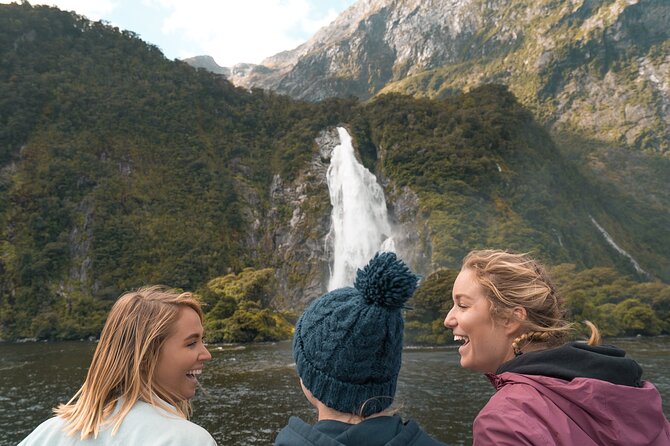 Milford Sound Small Group Tour, Cruise & Picnic Lunch - Small-group flow: what it feels like to move with a guide