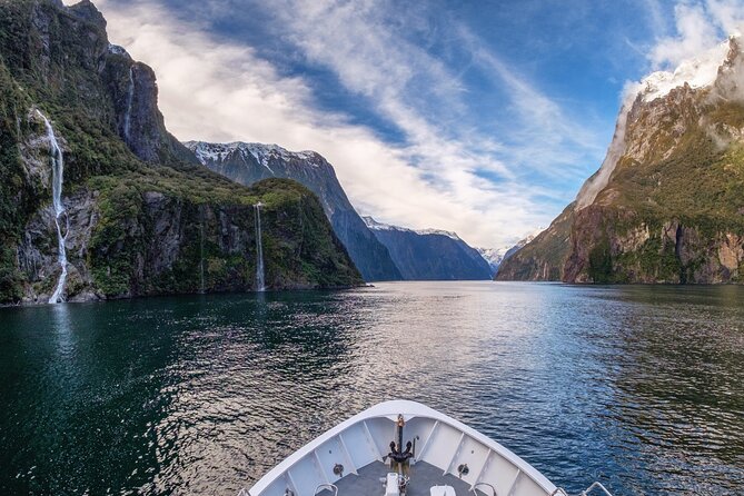 Milford Sound Tour from Queenstown with Cruise - Hollyford Lookout: glacier-carved views without the heavy hiking