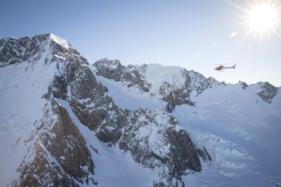 Mount Cook: Tasman Glacier Helicopter Flight - Glacier landing on the Tasman: neves, crevasses, and the real surface