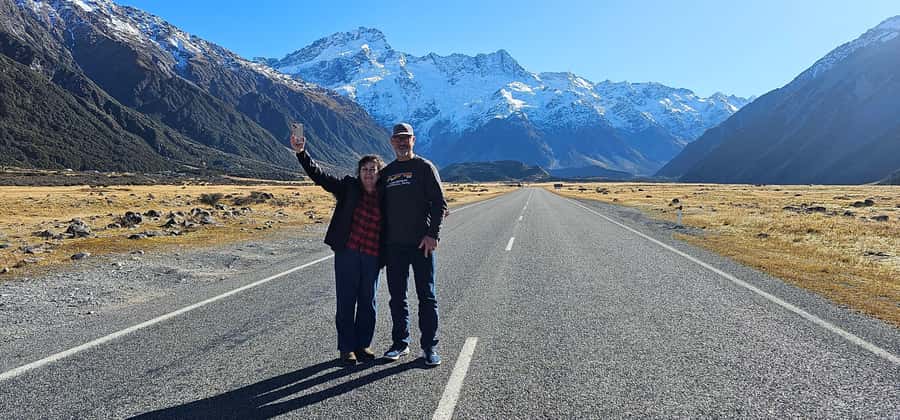 (MT) Mount Cook & Lake Tekapo Day Tour from Christchurch - Lake Pukaki Photo Stop: Quick Views, Big Impact