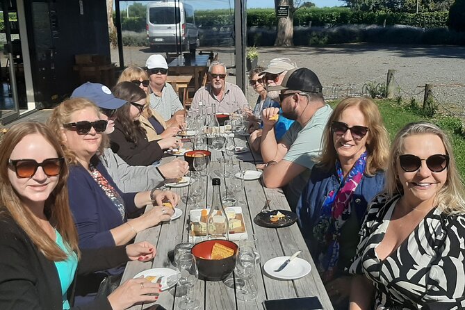 Napier: Afternoon Wine Tasting + visit Silky Oaks Chocolates - Roys Hill and Trinity Hill: Gimblett Gravels grapes and a cheese-board break