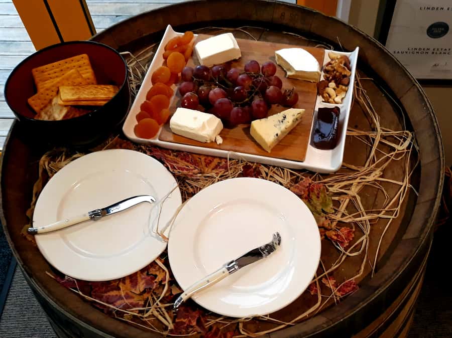 Napier: Afternoon Winery & Gin Tasting Tour Thu Fri Sat - Napier Wine Country, but With a Real Time Budget