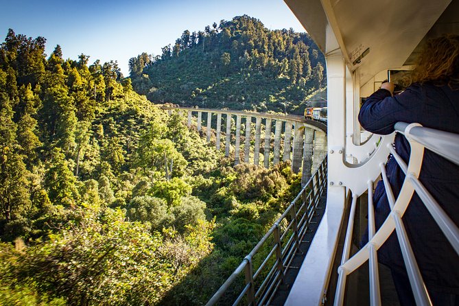 Northern Explorer Train Journey from Auckland to Wellington - Onboard Comfort: Seats, Viewing Decks, and GPS Audio Rhythm