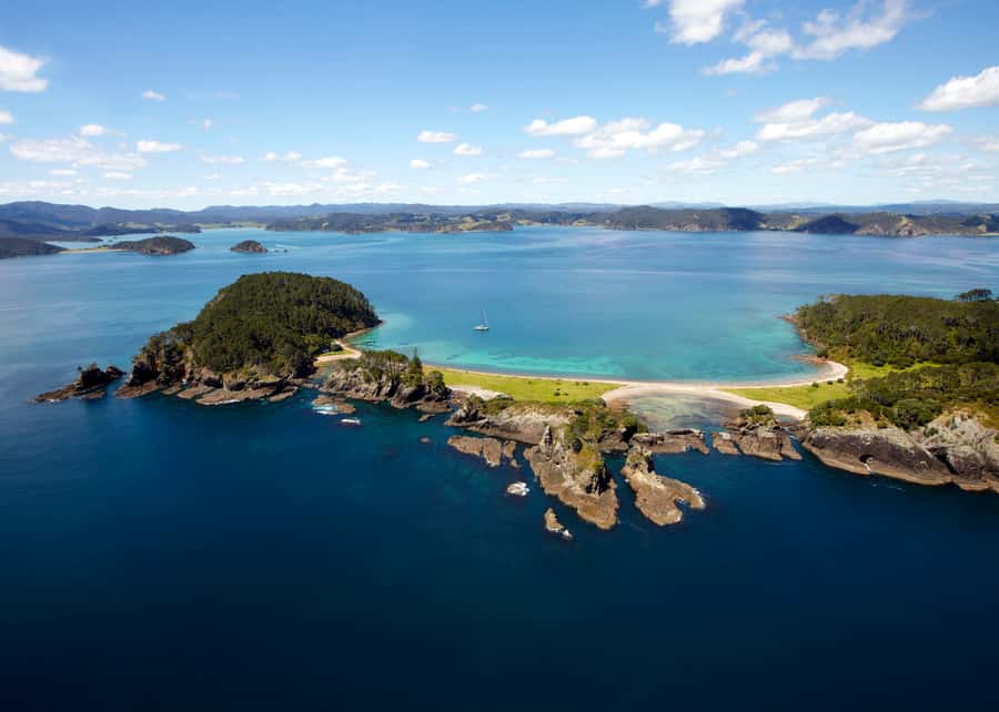 Paihia/Russell: Hole in the Rock Cruise with 2 Island Stops - Hole in the Rock and Cathedral Cave, the moment everyone remembers