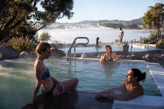 Polynesian Spa Rotorua: Pavilion (12+ yrs) Hot Pool Bathing - Lake Rotorua view: the pool that makes it feel special