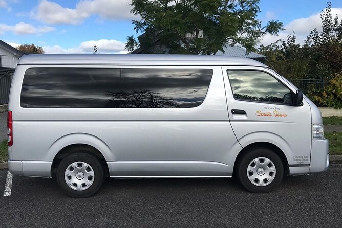 Premium 4 -Best Wineries Napier Hawke's Bay Tour, 5.5h - 6Hours - Lunch and extras: pizza, cheese platters, and small surprises