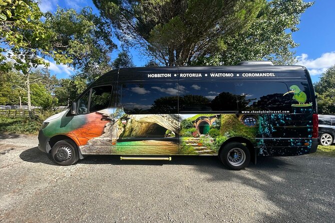 Premium Hobbiton Small Group Day Tour from Auckland - Alexander Sheep Farm and the Waikato farming region