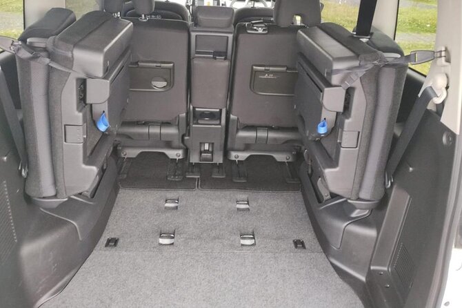 Private Auckland Airport Transfer: to/from City Hotels in Minivan - What happens when customs takes longer than planned