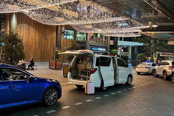 Private Auckland Airport Transfer: to/from City Hotels in Minivan - Door-to-door rides: from airport to CBD hotels