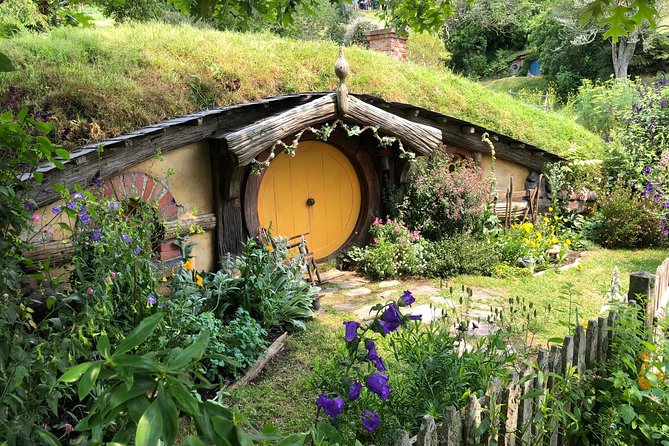 Private Luxury Tour to Hobbiton Movie Set & Waitimo Glowworm Cave - Quick prep so the day stays comfortable and photo-ready
