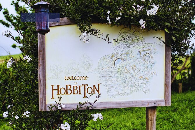Private Tour: Hobbiton Movie Set, Rotorua Mud Pool & Treewalk - Hobbiton Movie Set: Step Into the Shire from Both Trilogy Eras