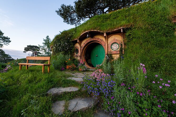Private Tour: Hobbiton & Waitomo Glowworm Cave Experience - Price and value: $713.04 per person, and what you are actually buying