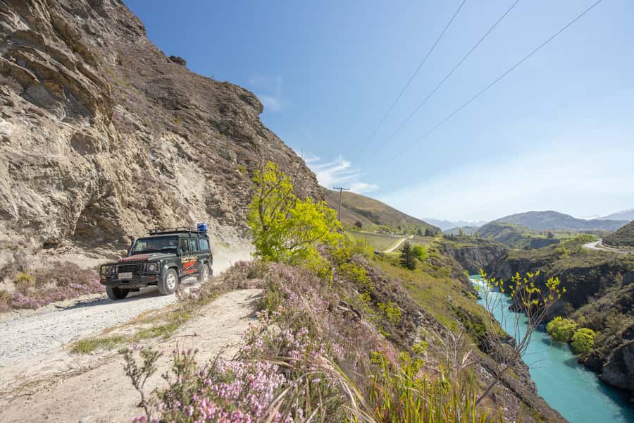Queenstown: 4WD Lord Of the Rings Tour Half-Day Tour - Setting off from Info and Track/Snow, then into Wakatipu Basin views
