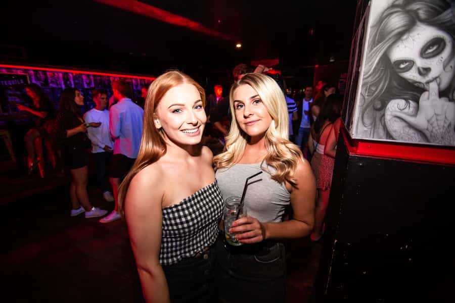 Queenstown: Bar Crawl with 5 Free Shots and Pizza - Kickoff at The London Bar, right by Fergburger