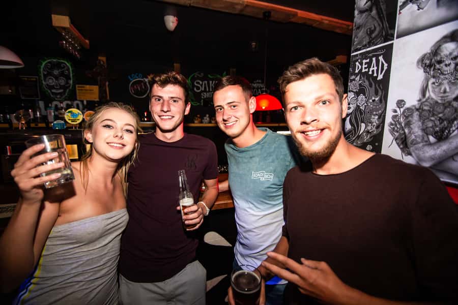 Queenstown: Bar Crawl with 5 Free Shots and Pizza - The 4-hour plan: five stops and one shot per bar