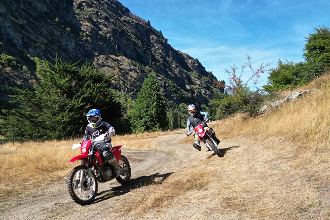 Queenstown: Dirt Bike Tours - Gear and bike setup: you get wet-weather kit plus full motocross protection