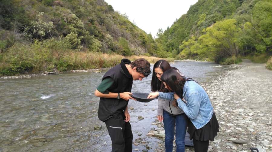 Queenstown: Full-Day 4WD Lord of Rings Tour with Lunch - Gold Panning, Replica Props, and the Best Photo Moments