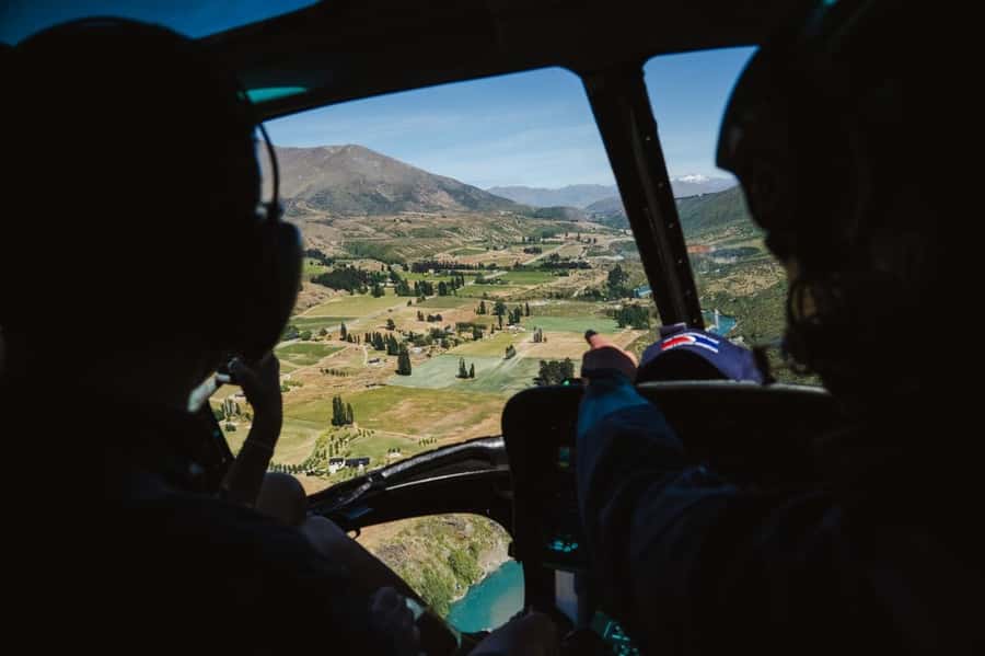 Queenstown: Helicopter & Wine Tasting Tour - Premium van comfort and a maximum of 14 wine lovers