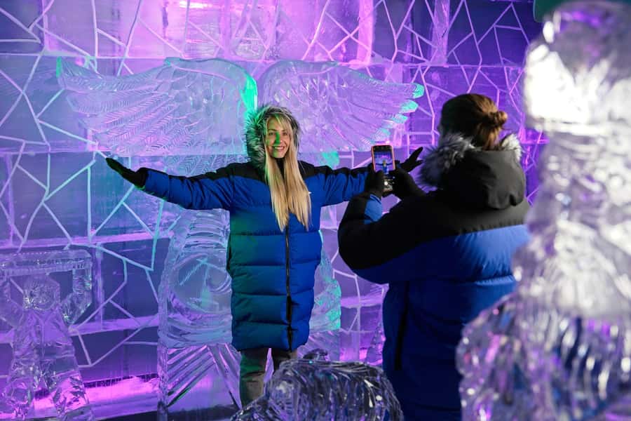 Queenstown: Ice Bar Entry with Warm Winter Gear and Drink - The ice architecture: why the “30 tonnes” detail matters