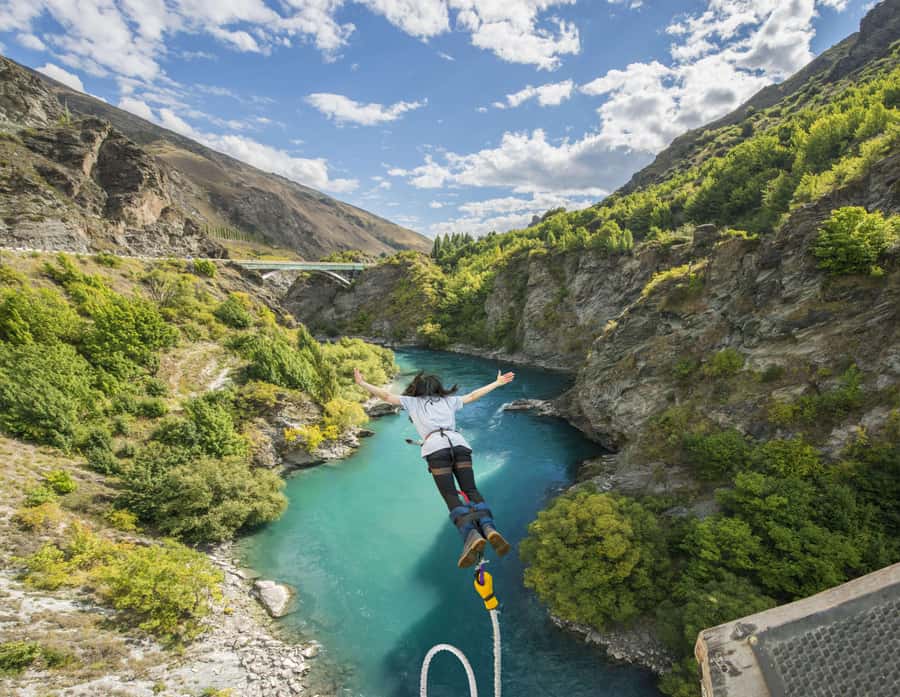 Queenstown: Kawarau Bridge Bungy - World's First Bungy! - Getting there: free transfer from Queenstown vs self drive