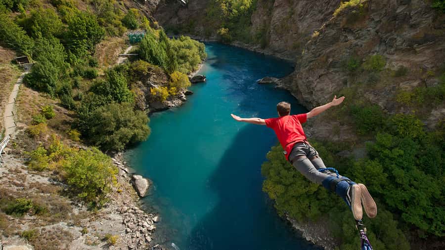 Queenstown: Kawarau Bridge Bungy - World's First Bungy! - The 43m leap: solo, tandem, and the water touch choices