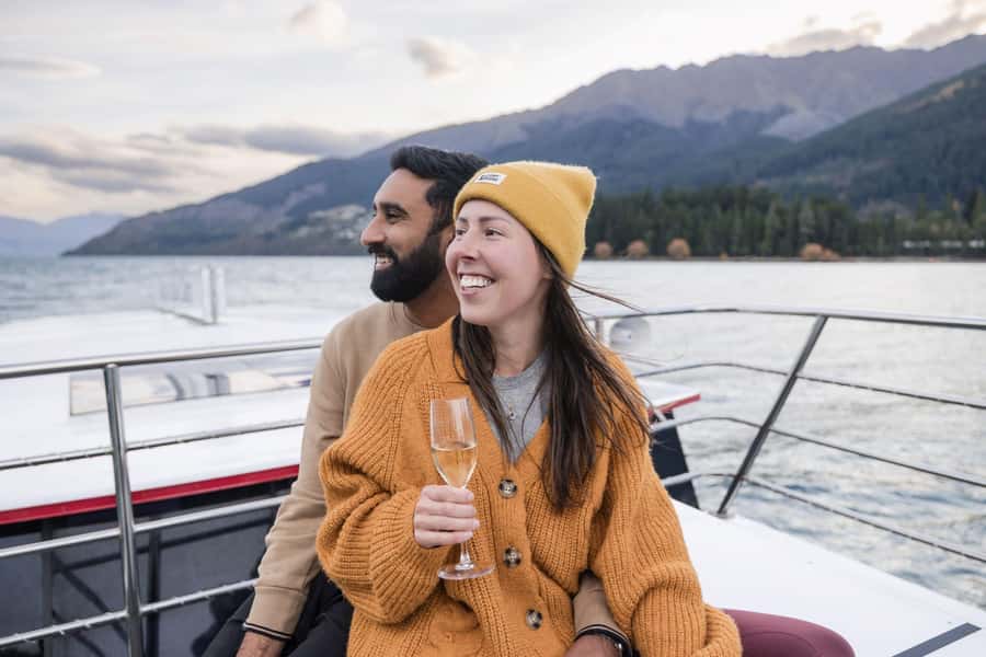 Queenstown: Lake Wakatipu Scenic Cruise - Wildlife and the quieter details you can spot from the water
