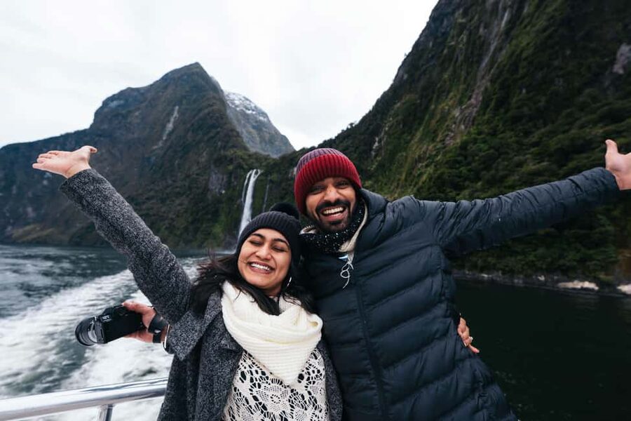 Queenstown: Milford Sound Coach & Cruise Full-Day Trip - What to bring for Milford Sound weather, comfort, and real deck time