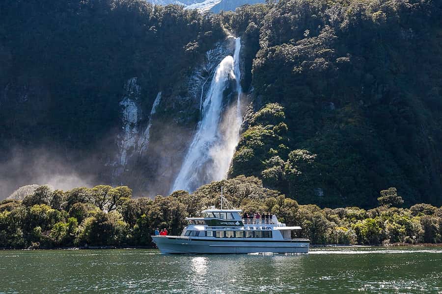 Queenstown: Milford Sound Cruise with Helicopter Transfer - What Makes This Trip Special