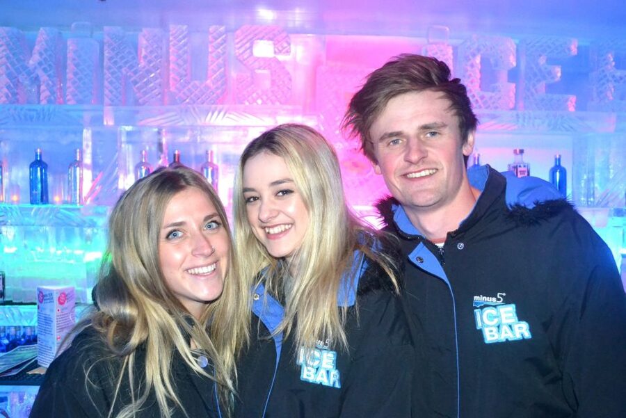 Queenstown: Minus 5 Ice Bar Experience with Drink Options - Cocktails and mocktails in ice glasses, and how the drink options work