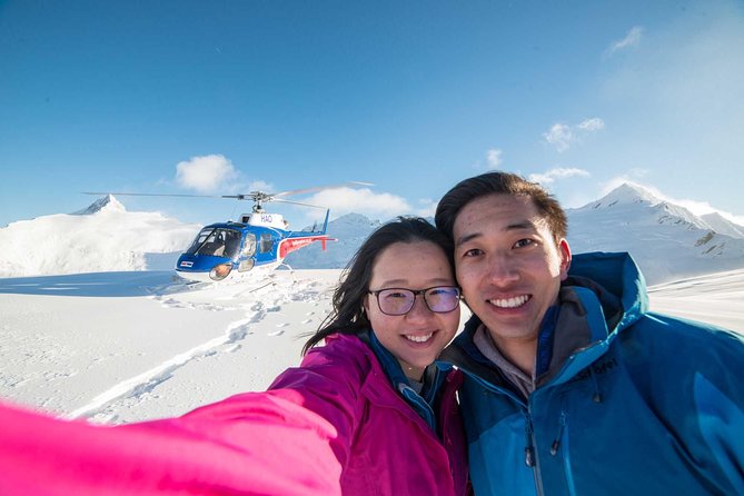 Queenstown: Pilot's Choice Helicopter Flight with alpine landing - The alpine stop: stepping out on snow for photos and photos that actually work