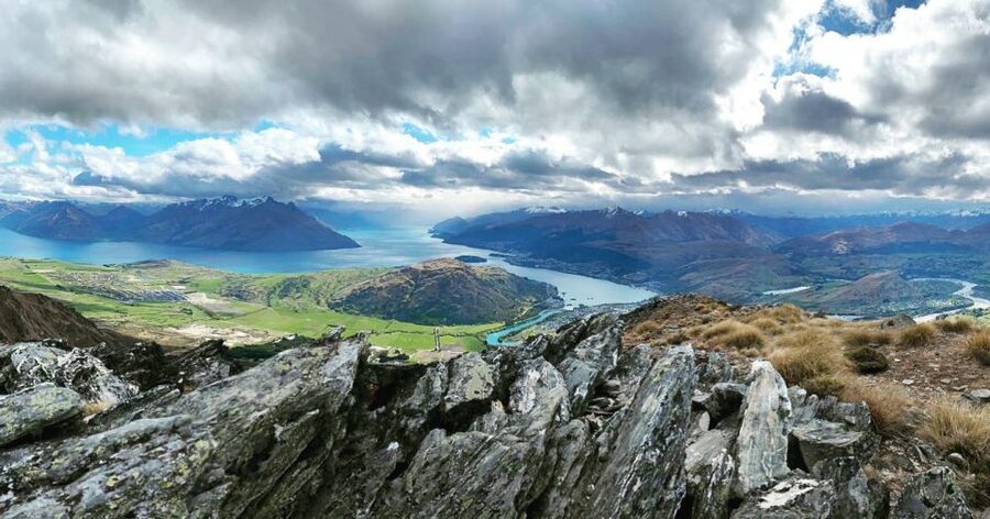 Queenstown: Remarkables Helicopter Flight & Alpine Landing - Movie Locations and Gold-Mining Stories: what pilots point out from the cockpit