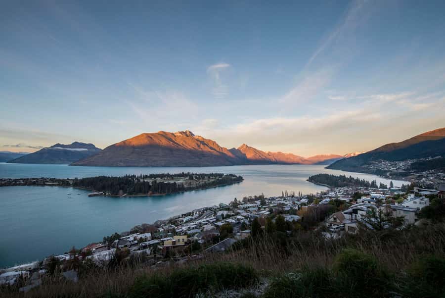 Queenstown: Scenic Highlights, Tour with Wine & Lake Cruise - A morning route that covers the icons without the car hassle