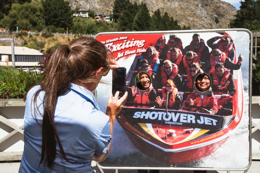 Queenstown: Scenic Highlights, Tour with Wine & Lake Cruise - Shotover River photo stop and jetboat sightlines