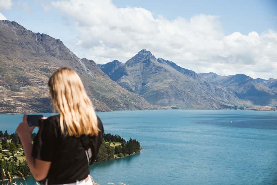 Queenstown: Scenic Highlights, Tour with Wine & Lake Cruise - Getting your bearings above Queenstown viewpoint