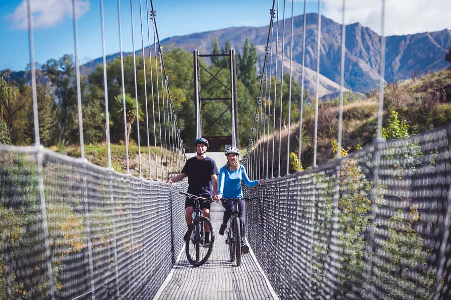 Queenstown: Self-Guided Bike Ride on the Arrow Bridges Trail - Getting to Arrowtown: the 25-minute scenic bus ride that matters