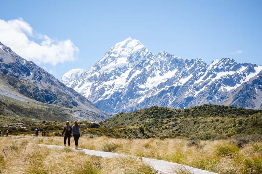 Queenstown: Small Group Mt Cook Day Tour - Onboard comfort and the role of the guide in keeping the day fun