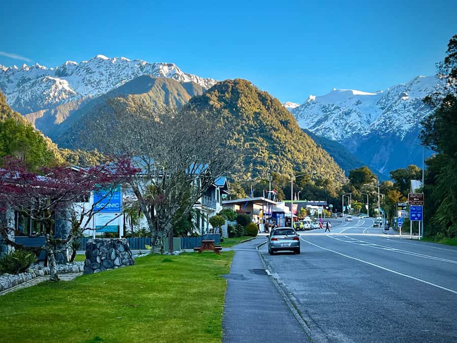 Queenstown to Franz Josef small group tour (one-way) - The Hard Antler lunch stop: eating well halfway through a long day