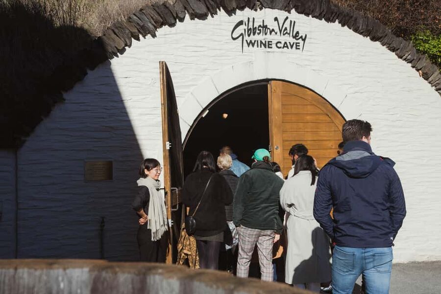 Queenstown: Wine Tasting Tour - Leaving Queenstown at 10am, in comfort and on schedule