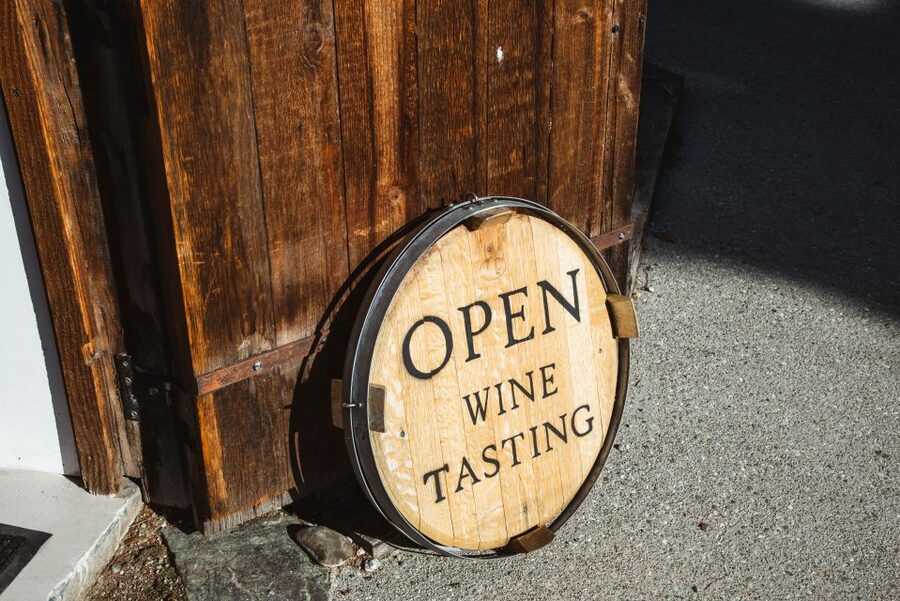 Queenstown: Wine Tasting Tour - Kinross cellar door: five winemakers and your lunch stop