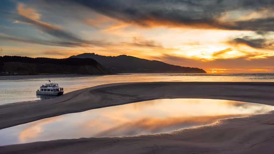 Raglan: Scenic Harbour Sunset Cruise - Getting to the boat at 92 Wallis Street and Raglan Wharf