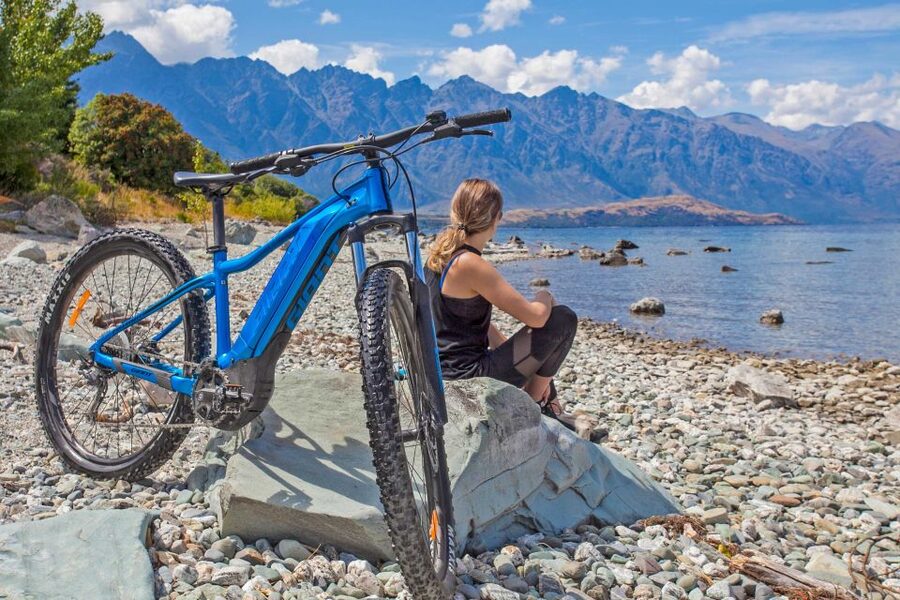 Ride to Riches: Arrowtown to Queenstown with Shuttle - Arrowtown Shuttle: The 20-Minute Warm-Up With Real Views