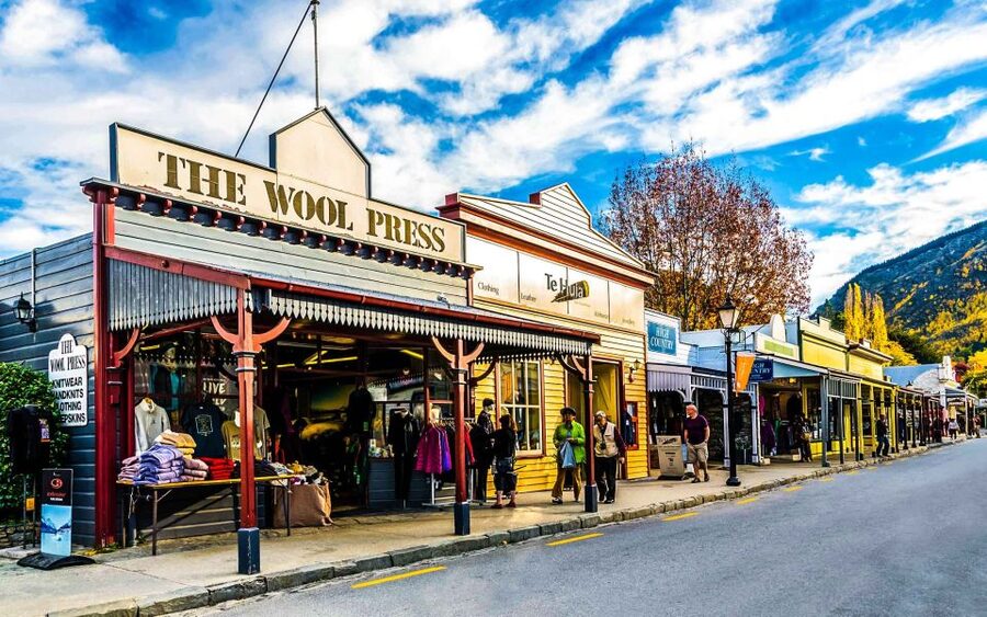 Ride to Riches: Arrowtown to Queenstown with Shuttle - Finishing in Queenstown Gardens: Lock Up and Keep Enjoying the Day