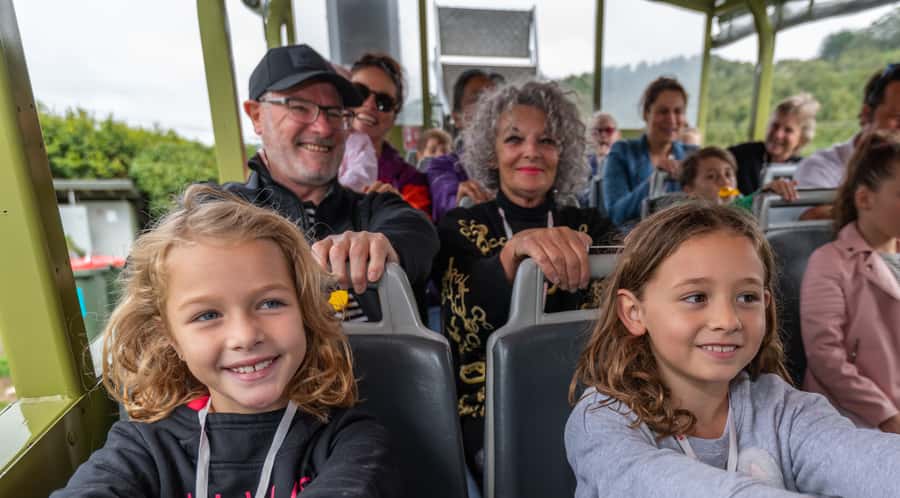 Rotorua City and Lakes Duck Tour - Rotokakahi (Green Lake) and the Tarawera stop that rounds out the loop