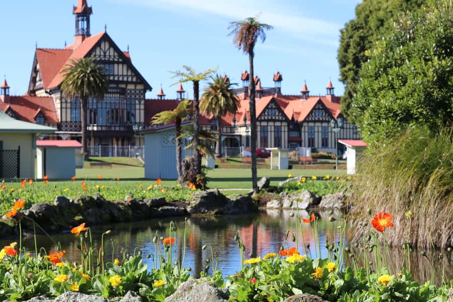 Rotorua City and Lakes Duck Tour - Weather reality, open windows, rain protection, and staying warm without overpacking