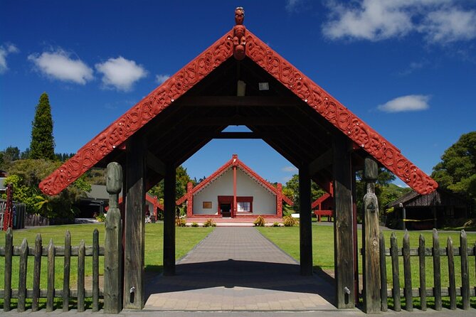 Rotorua Discovery Te Puia Tour - The Maori Marae Performance: More Than a Show
