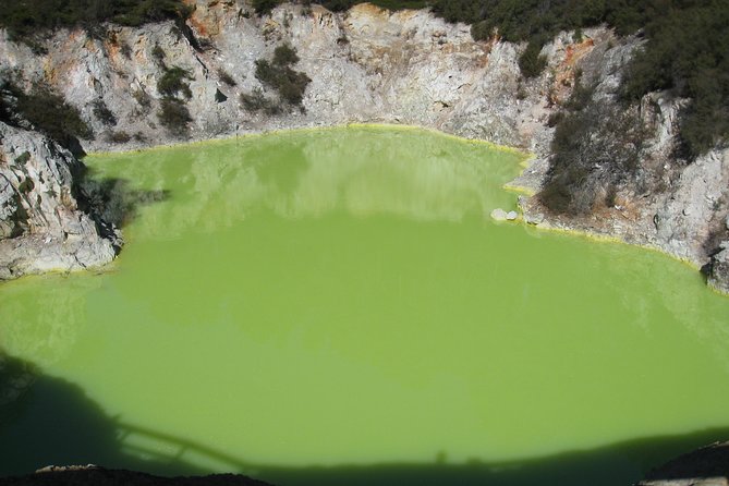 Rotorua Eco Cultural full day tour (Wai o Tapu, Waimangu,Te puia) - The big picture: how this day makes Rotorua make sense