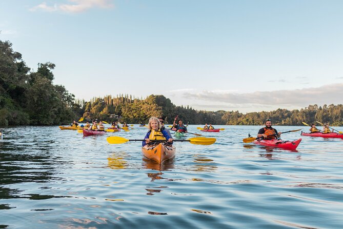 Rotorua: Evening Starlight Gourmet Kayak Tour Glowworms - Group size and pacing: why max 28 can still feel big