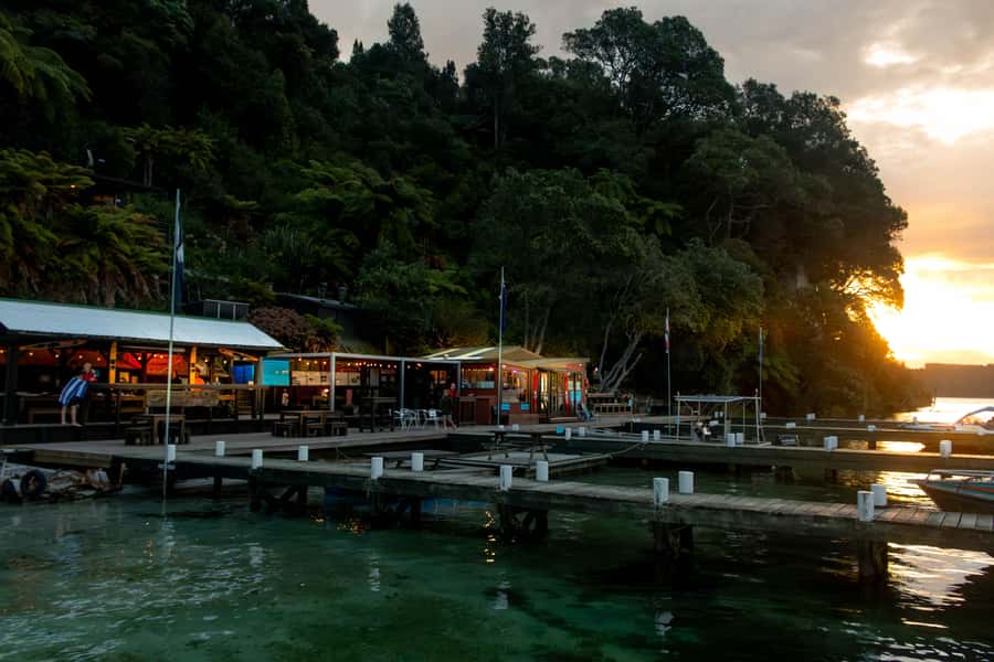 Rotorua: Evening Starlight Gourmet Kayak Tour with dinner - Manupirua Thermal Hot Pools, the best kind of warm-up